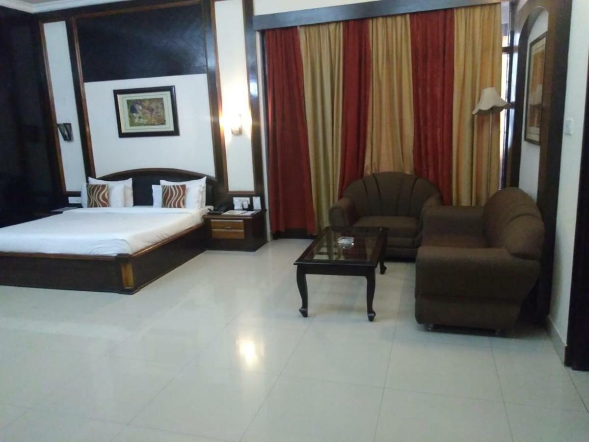 Hotel Rudra Continental Rudrapur Exteriér fotografie